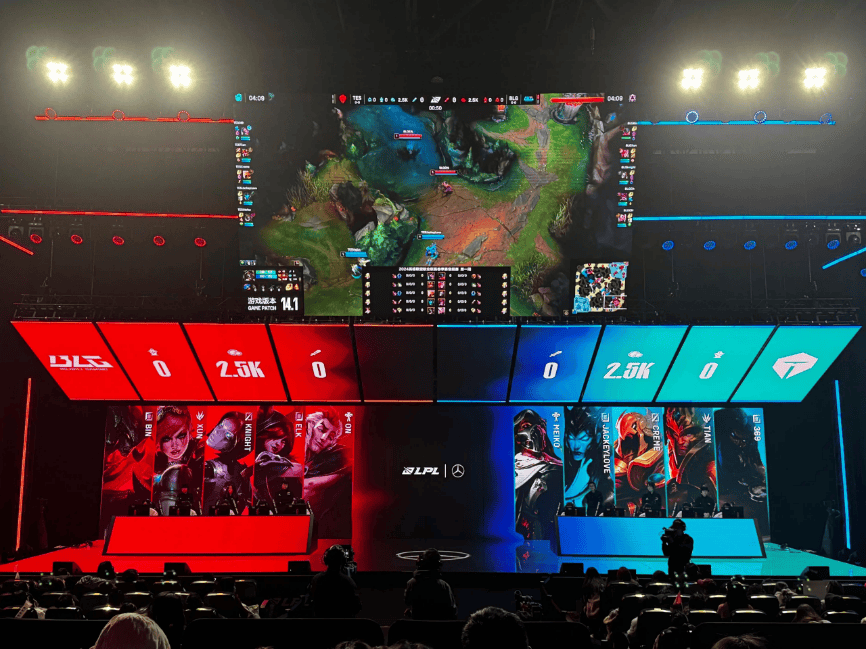 與年輕中場 與年輕中場